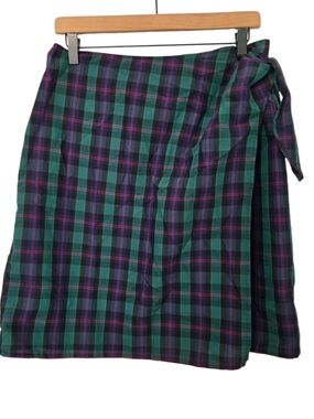 Vintage 90s plaid wrap skirt with a classic preppy + grunge vibe 🍂 Size 16